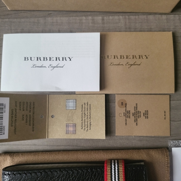 Burberry Heritage Stripe Leather International Bifold Wallet - Picture 2 of 10